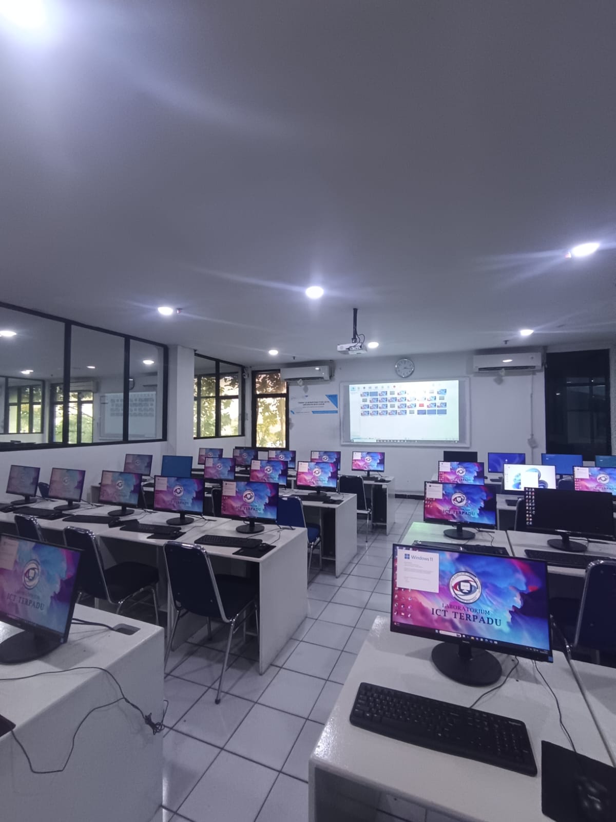 Kegiatan Maintenance Komputer ICT Lab